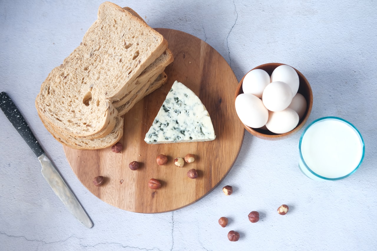 Aliments riches en calcium : fromage, oeufs, lait et fruits secs