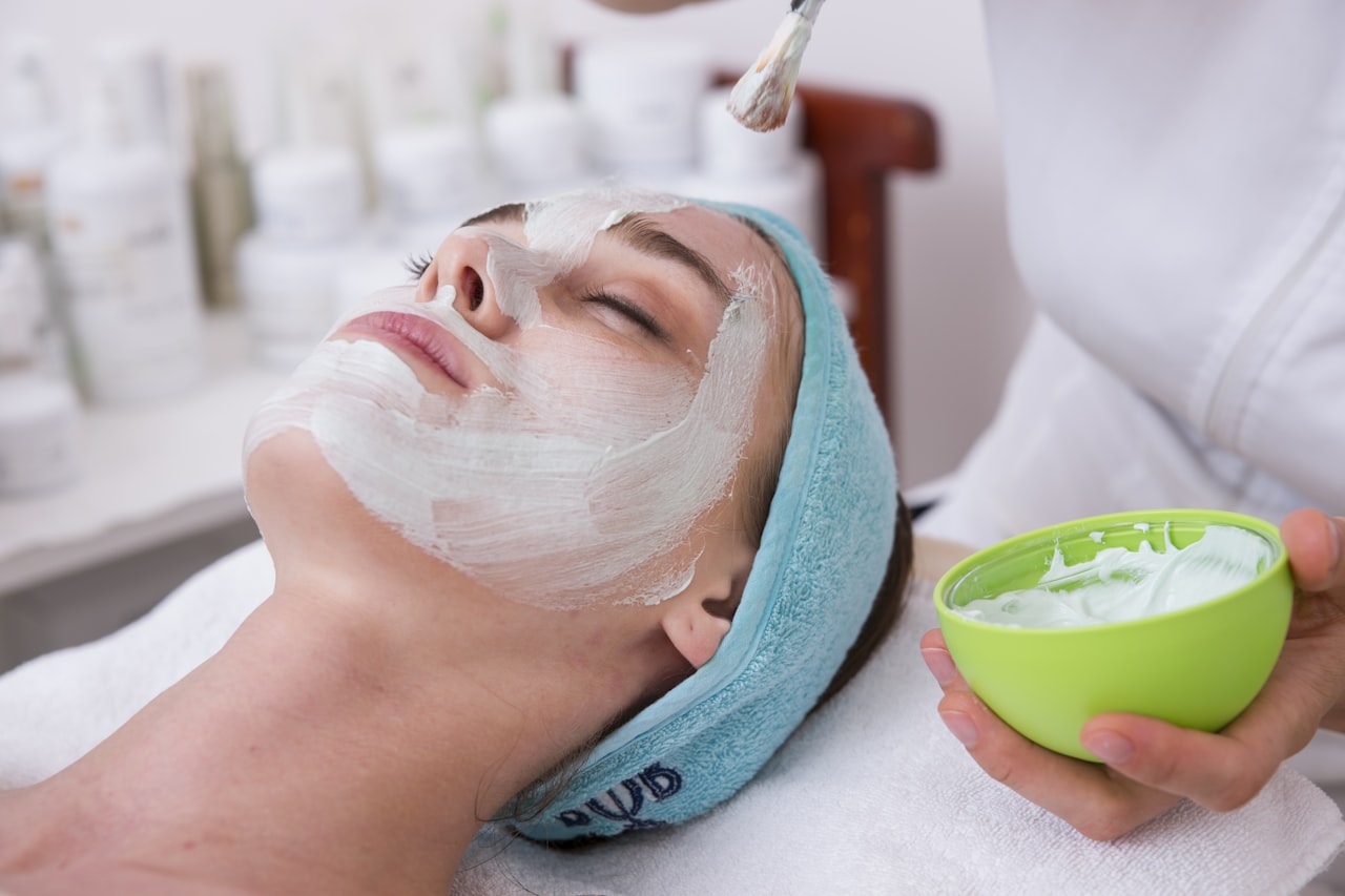 Comment atténuer les cernes : soins et astuces pour un regard reposé