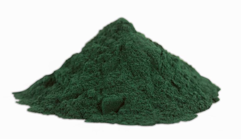 Poudre de spiruline verte : bienfaits, dangers et posologie