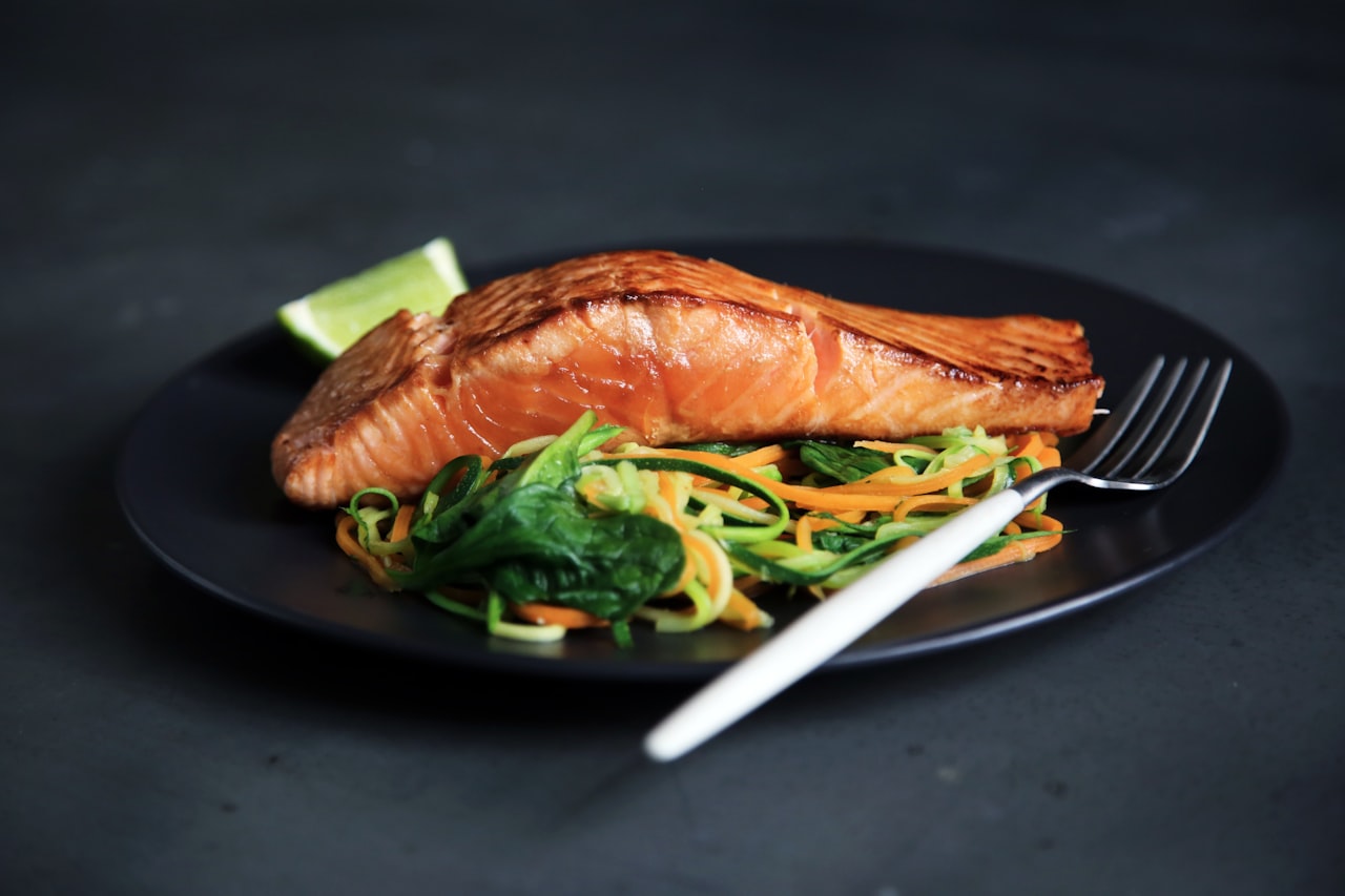 Aliments riches en vitamine D : saumon et légumes source de vitamine D